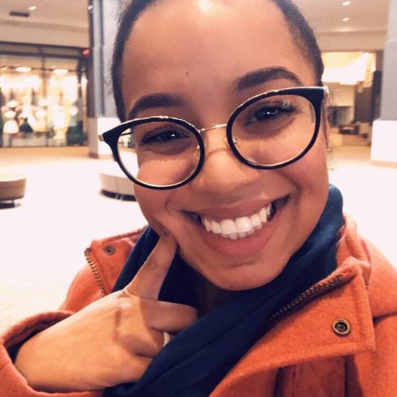 Meet your Posher, Mia - Picture 1 of 1